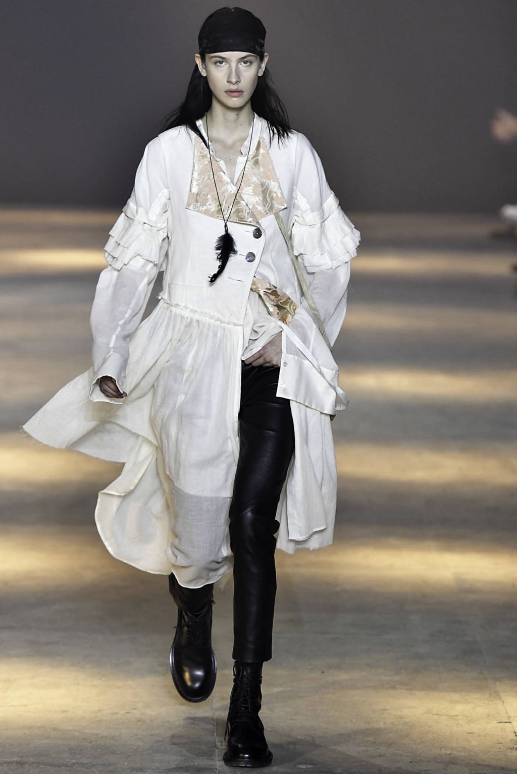 Fashion Week Paris Fall/Winter 2019 look 41 de la collection Ann Demeulemeester menswear