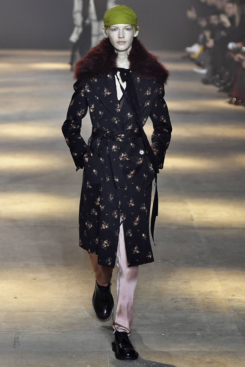 Fashion Week Paris Fall/Winter 2019 look 44 de la collection Ann Demeulemeester menswear