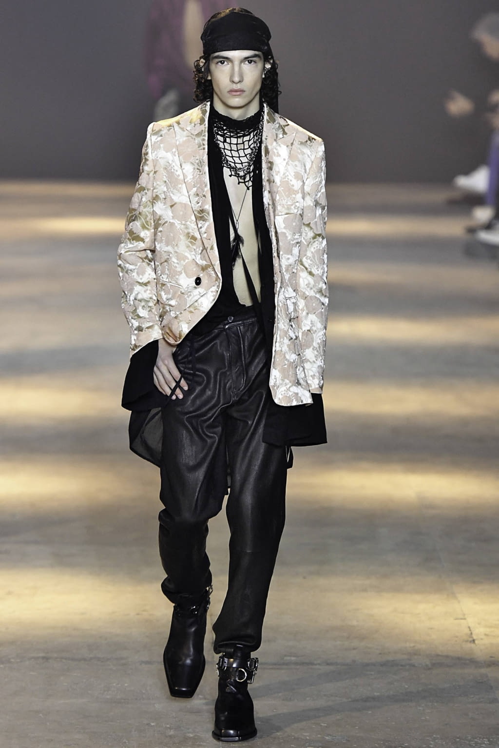 Fashion Week Paris Fall/Winter 2019 look 47 from the Ann Demeulemeester collection 男装