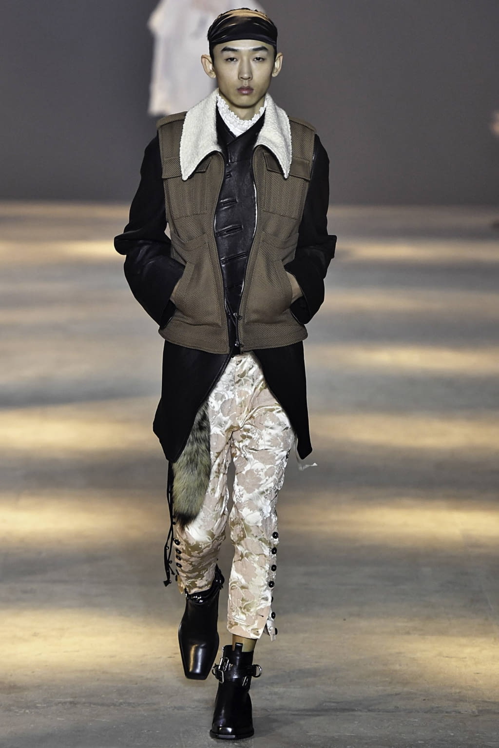 Fashion Week Paris Fall/Winter 2019 look 37 from the Ann Demeulemeester collection 男装