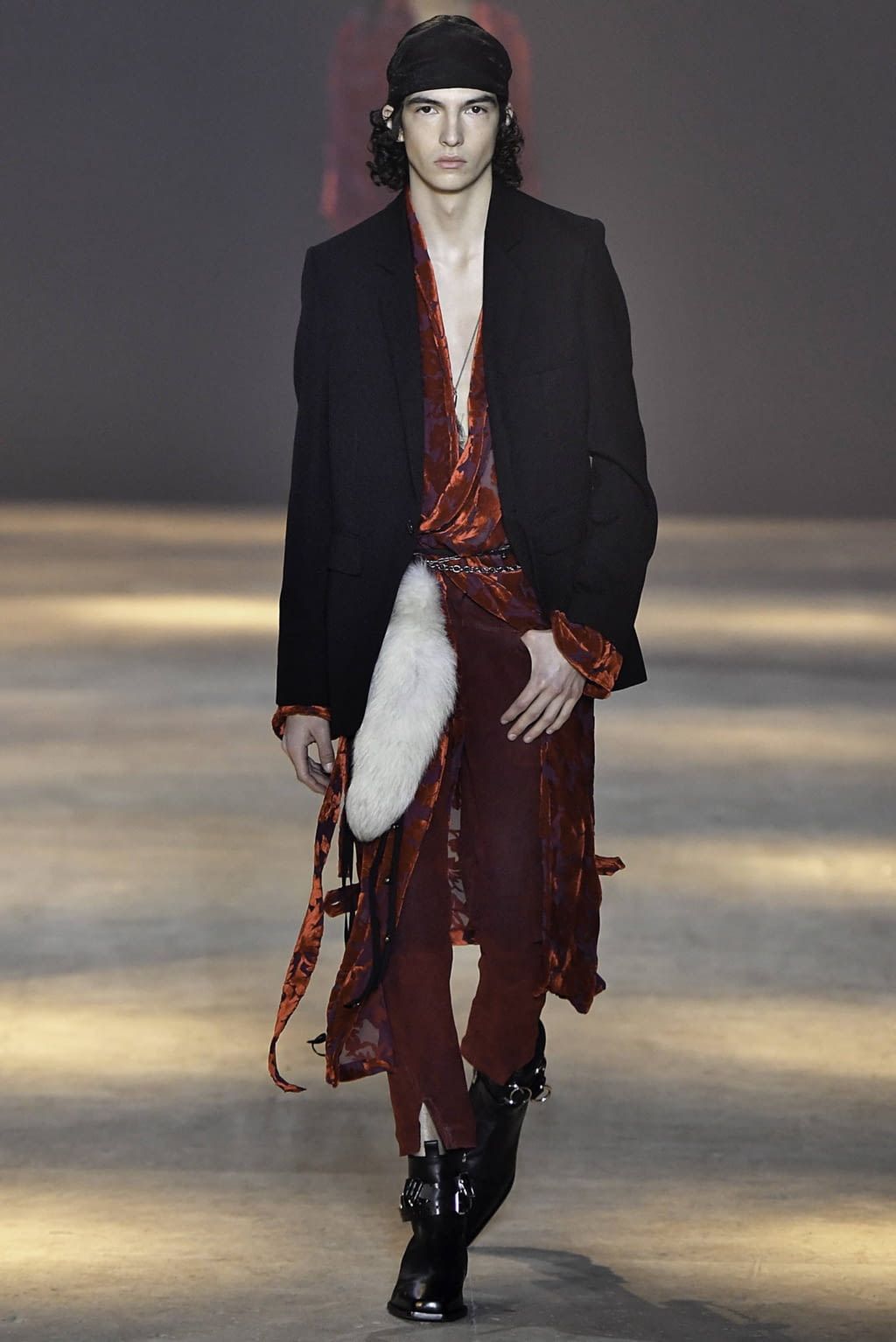 Fashion Week Paris Fall/Winter 2019 look 38 from the Ann Demeulemeester collection 男装