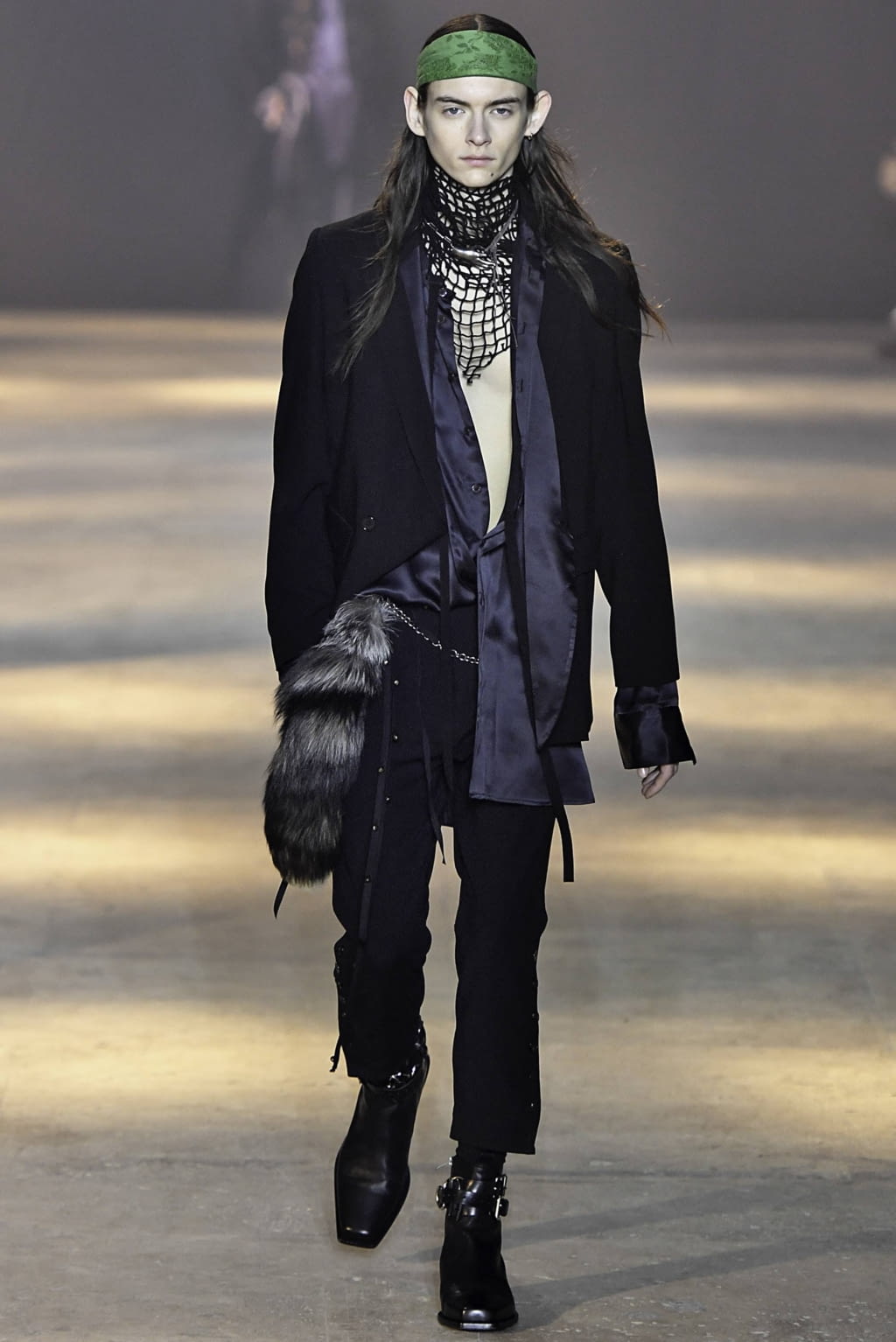 Fashion Week Paris Fall/Winter 2019 look 1 de la collection Ann Demeulemeester menswear