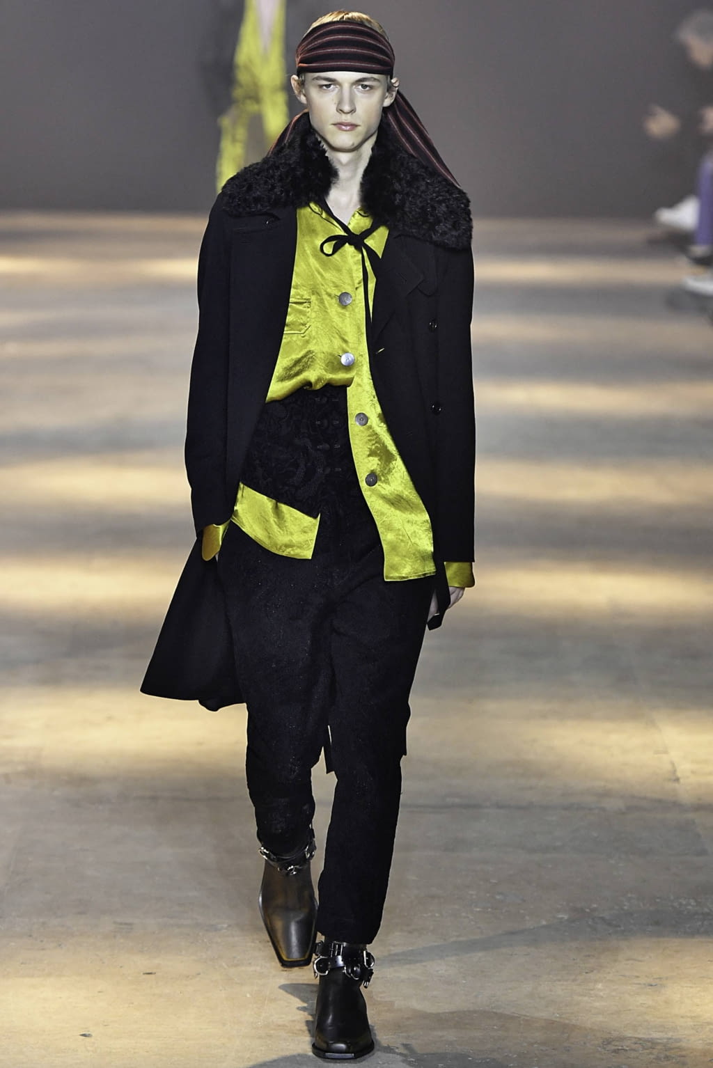 Fashion Week Paris Fall/Winter 2019 look 3 de la collection Ann Demeulemeester menswear