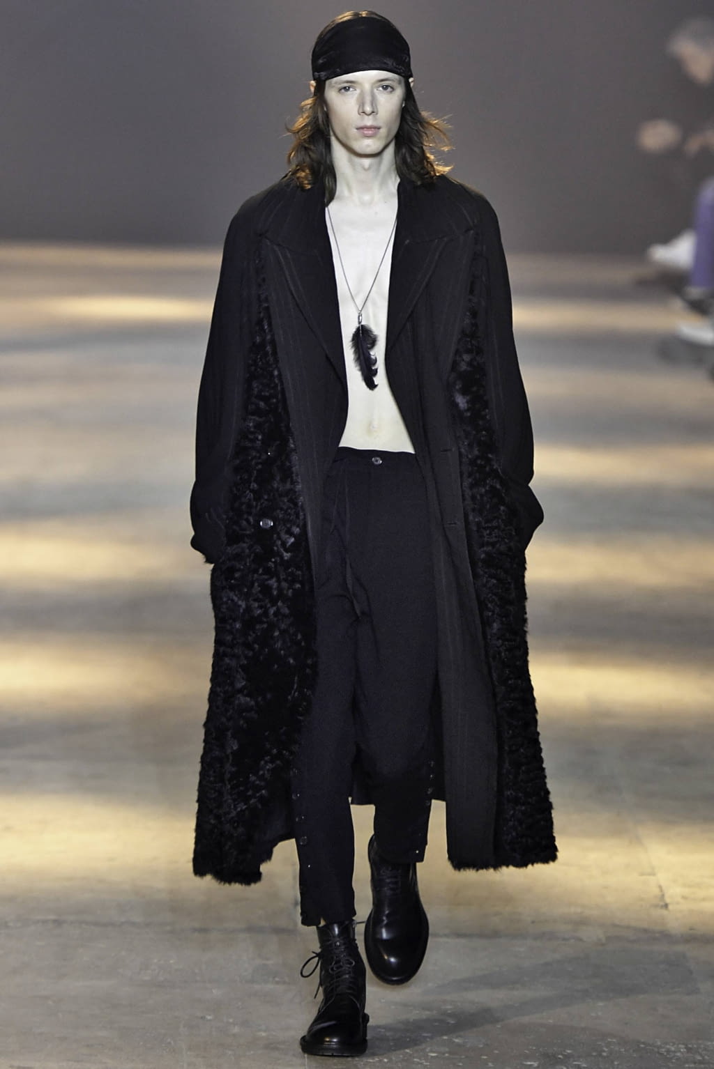 Fashion Week Paris Fall/Winter 2019 look 5 from the Ann Demeulemeester collection menswear