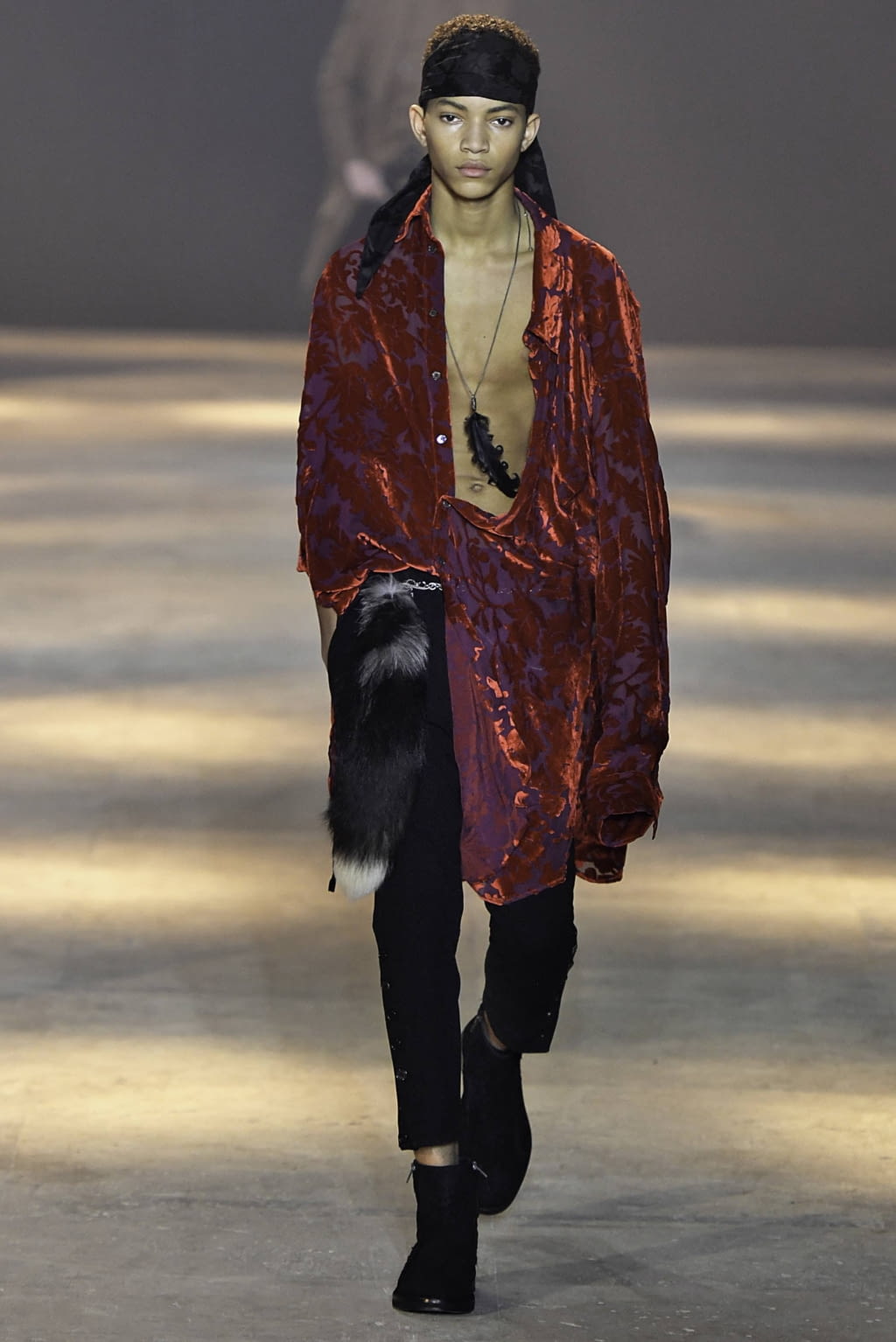 Fashion Week Paris Fall/Winter 2019 look 6 de la collection Ann Demeulemeester menswear