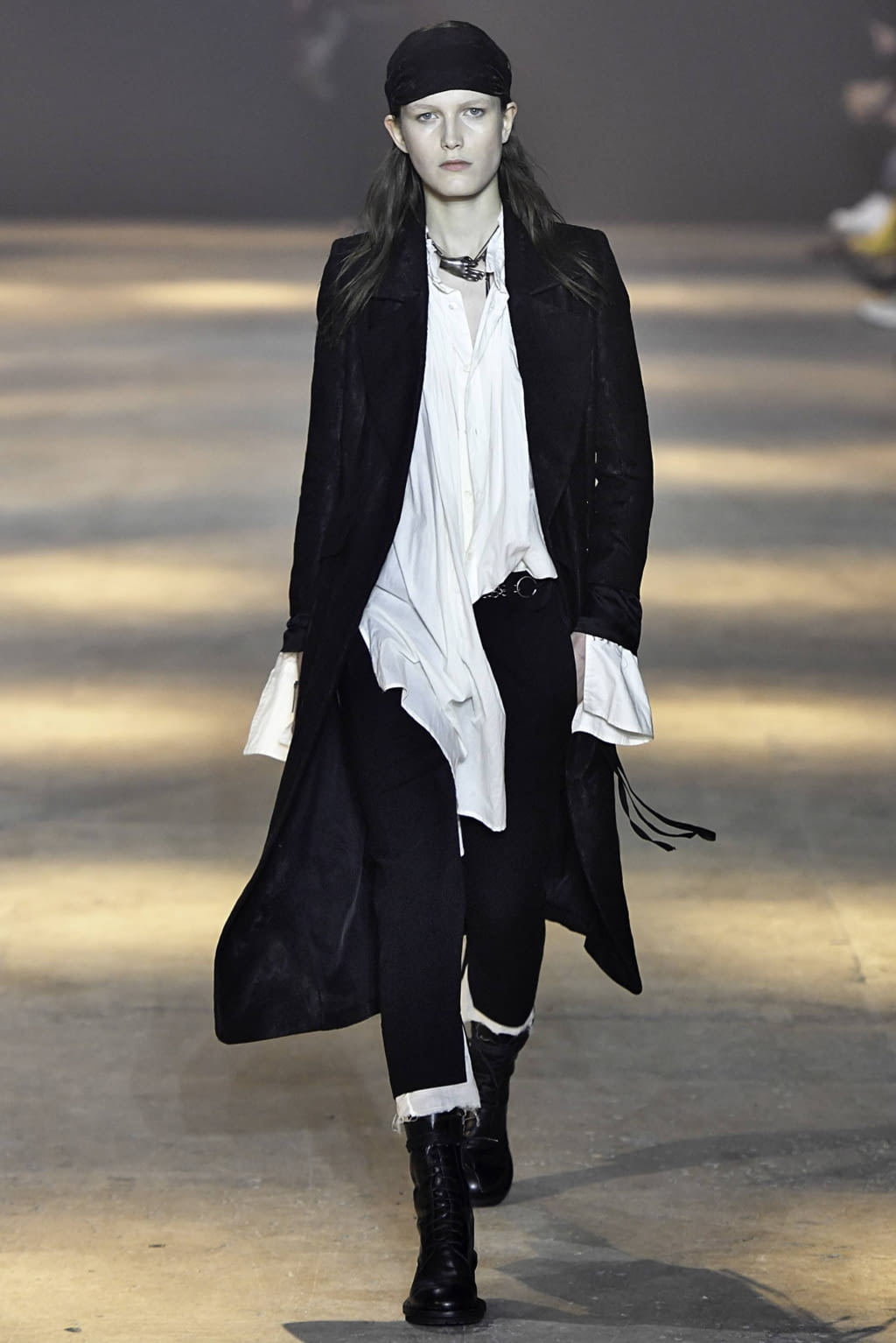 Fashion Week Paris Fall/Winter 2019 look 9 de la collection Ann Demeulemeester menswear