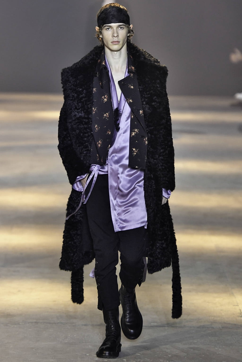Fashion Week Paris Fall/Winter 2019 look 10 from the Ann Demeulemeester collection 男装