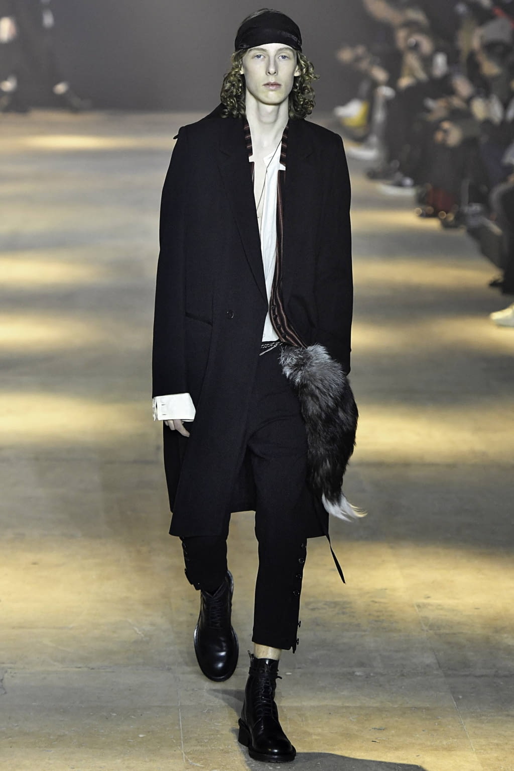 Fashion Week Paris Fall/Winter 2019 look 11 de la collection Ann Demeulemeester menswear