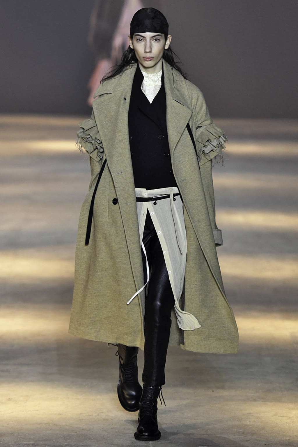 Fashion Week Paris Fall/Winter 2019 look 12 from the Ann Demeulemeester collection menswear