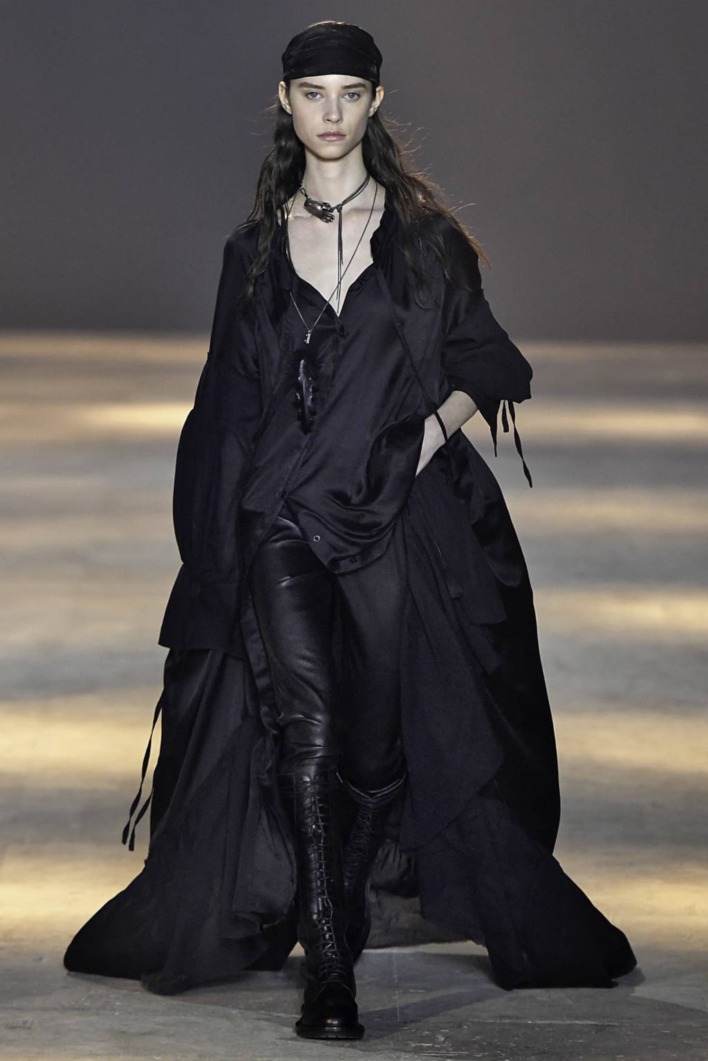 Fashion Week Paris Fall/Winter 2019 look 15 from the Ann Demeulemeester collection menswear