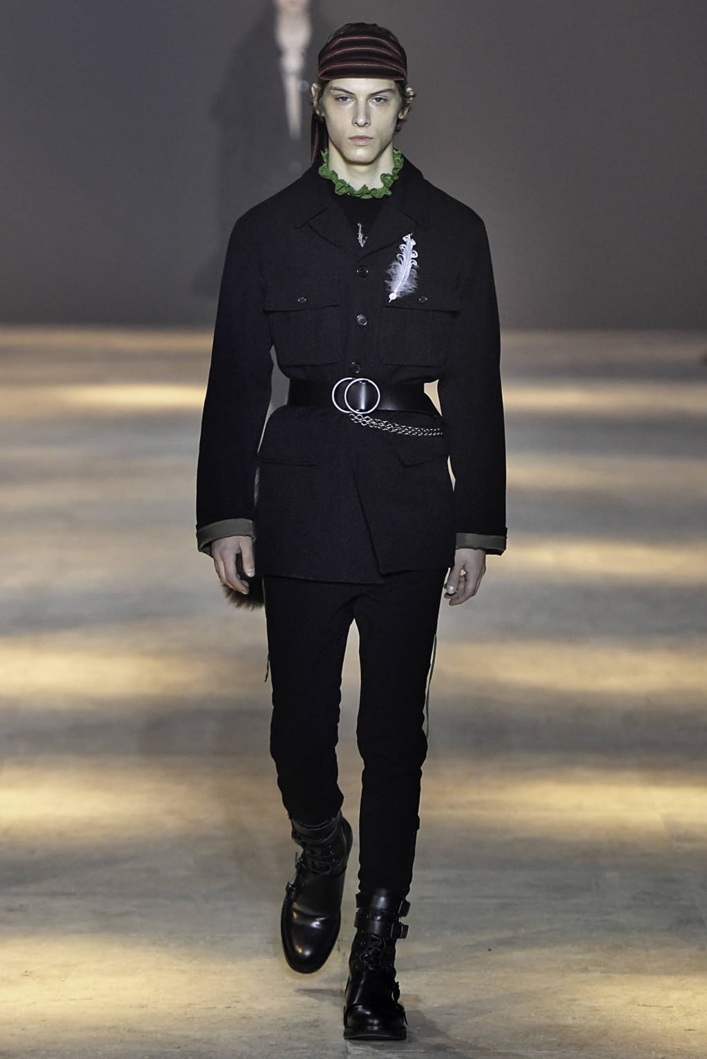 Fashion Week Paris Fall/Winter 2019 look 17 from the Ann Demeulemeester collection menswear
