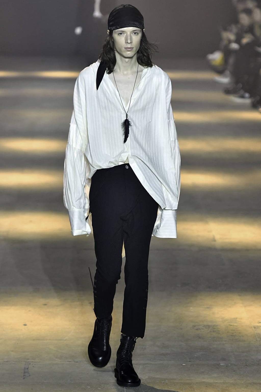 Fashion Week Paris Fall/Winter 2019 look 18 de la collection Ann Demeulemeester menswear