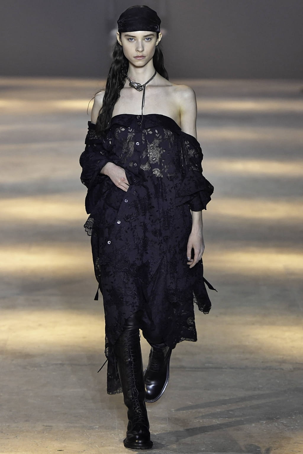 Fashion Week Paris Fall/Winter 2019 look 19 de la collection Ann Demeulemeester menswear