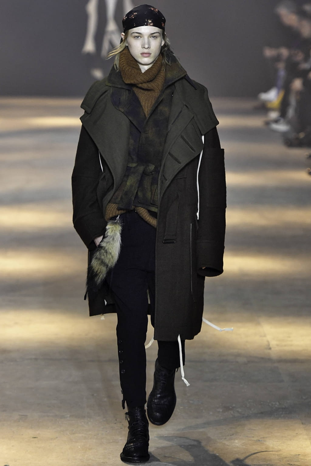 Fashion Week Paris Fall/Winter 2019 look 20 from the Ann Demeulemeester collection 男装