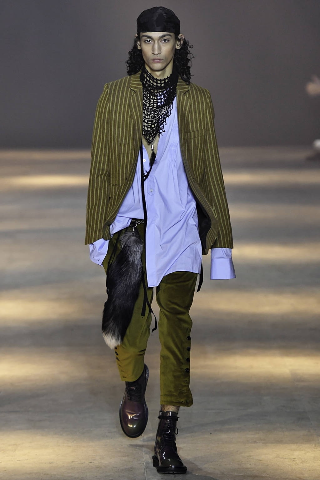 Fashion Week Paris Fall/Winter 2019 look 26 from the Ann Demeulemeester collection menswear