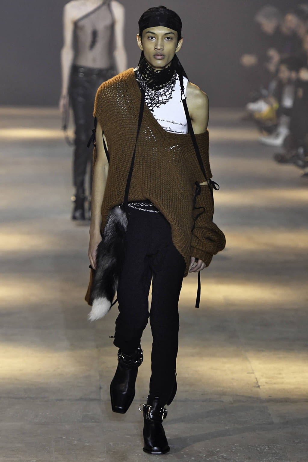 Fashion Week Paris Fall/Winter 2019 look 28 de la collection Ann Demeulemeester menswear