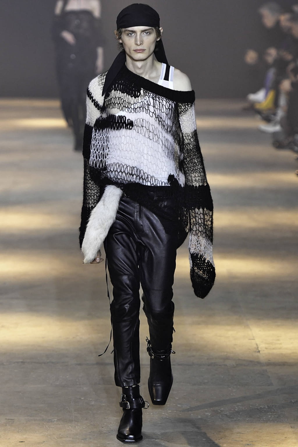 Fashion Week Paris Fall/Winter 2019 look 31 de la collection Ann Demeulemeester menswear