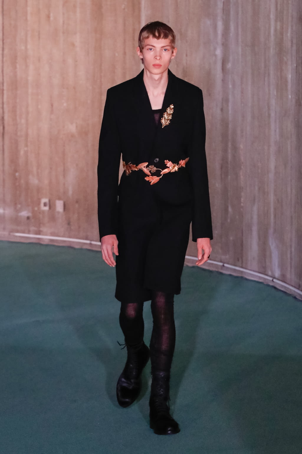 Fashion Week Paris Fall/Winter 2020 look 2 de la collection Ann Demeulemeester menswear
