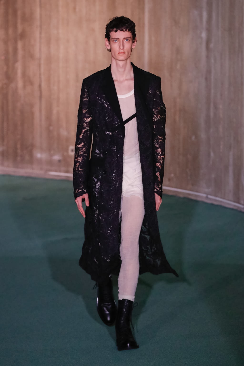 Fashion Week Paris Fall/Winter 2020 look 5 from the Ann Demeulemeester collection 男装