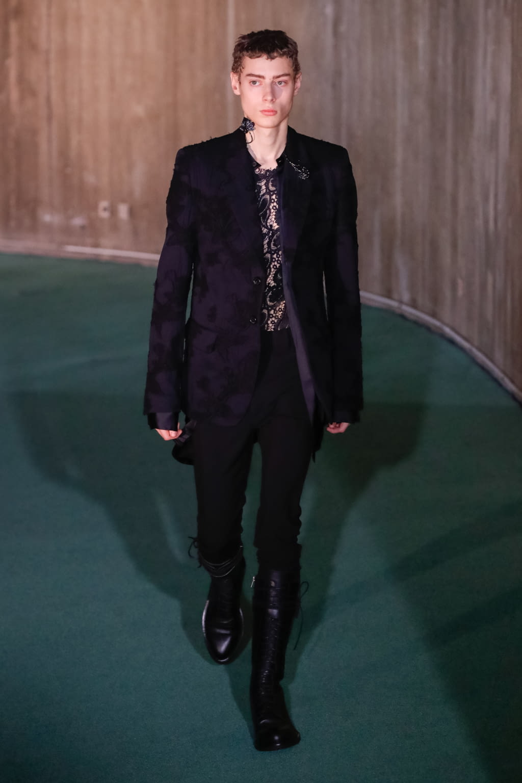 Fashion Week Paris Fall/Winter 2020 look 6 from the Ann Demeulemeester collection 男装