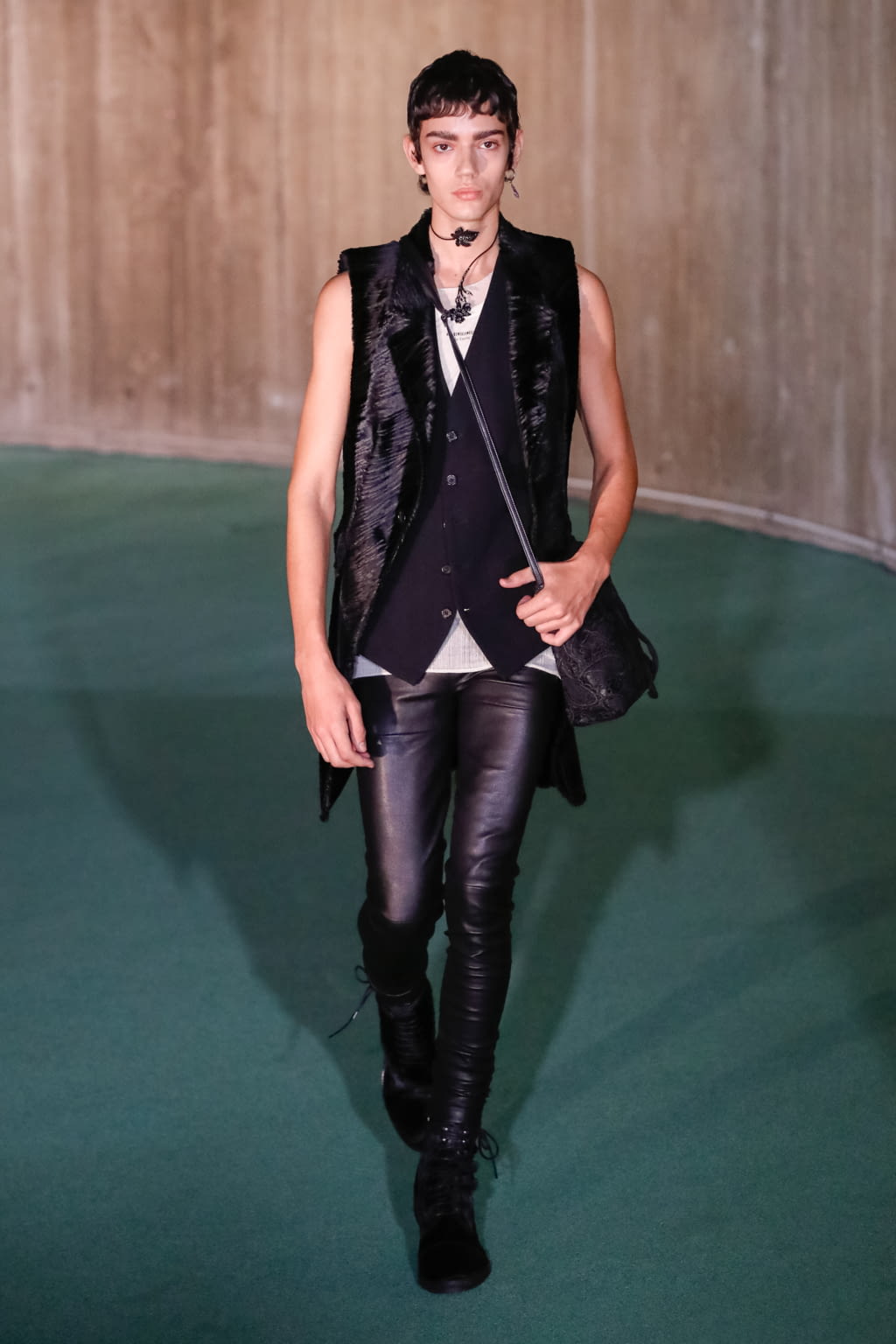 Fashion Week Paris Fall/Winter 2020 look 15 from the Ann Demeulemeester collection menswear