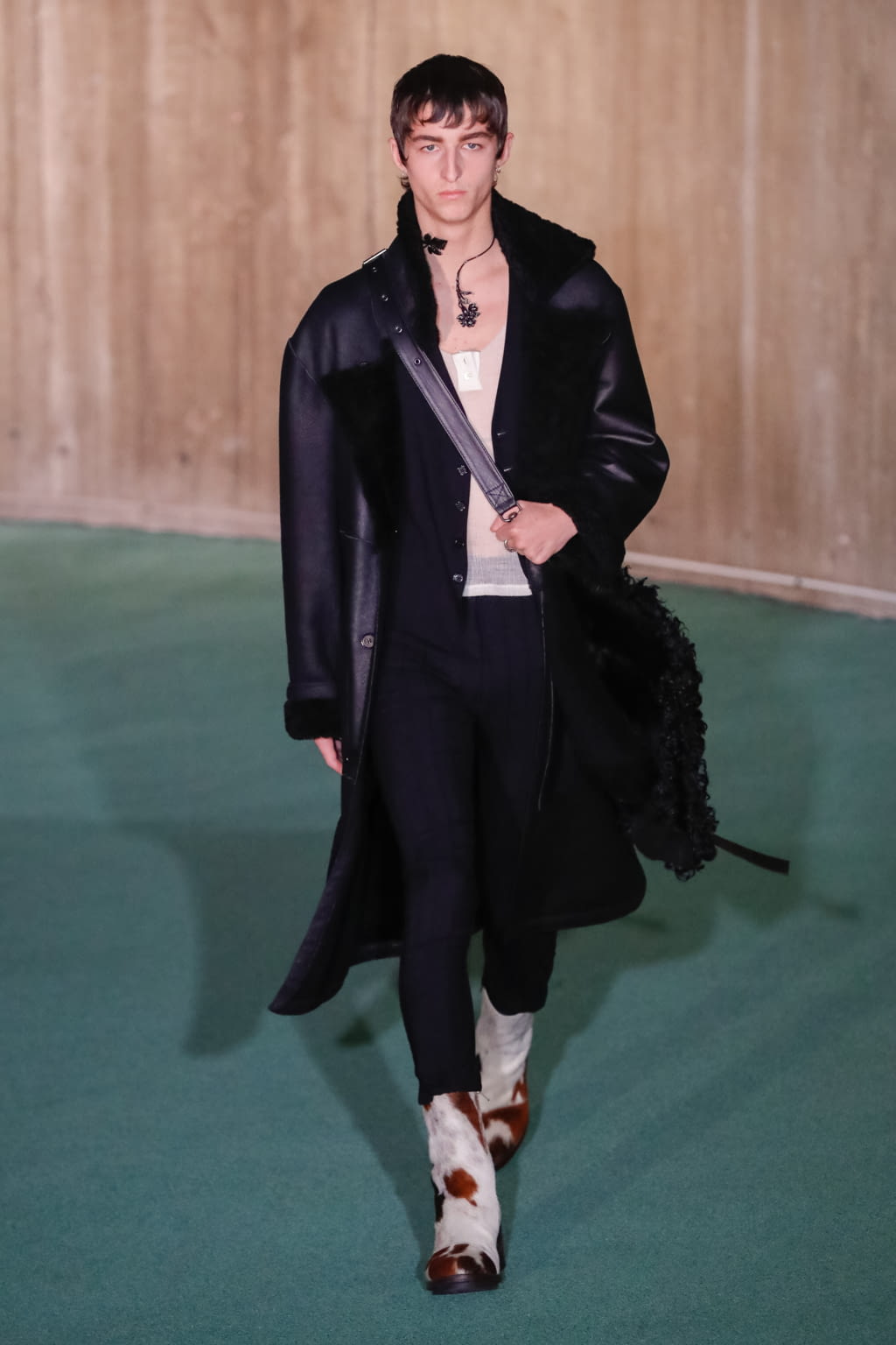 Fashion Week Paris Fall/Winter 2020 look 21 de la collection Ann Demeulemeester menswear