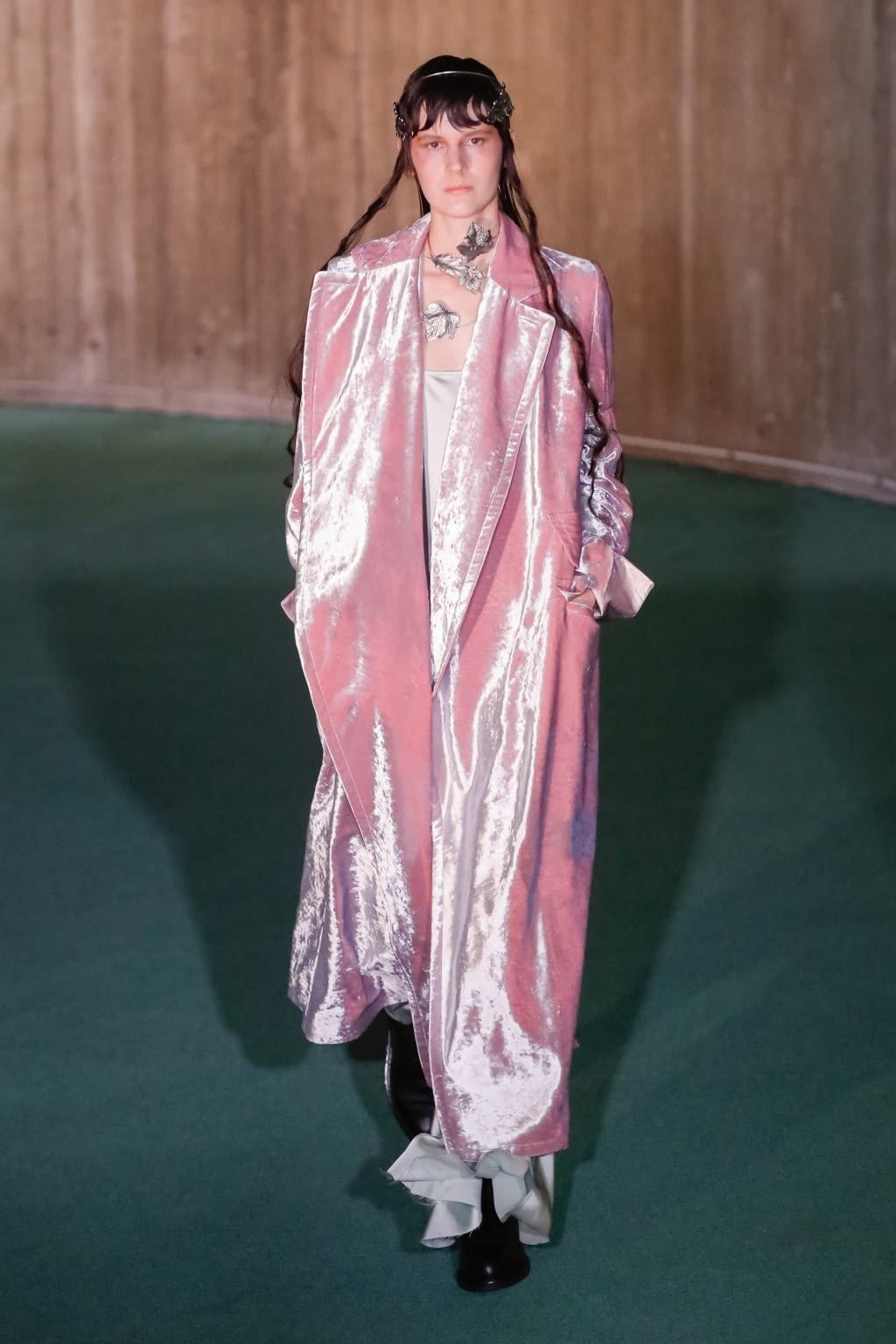 Fashion Week Paris Fall/Winter 2020 look 35 from the Ann Demeulemeester collection 男装