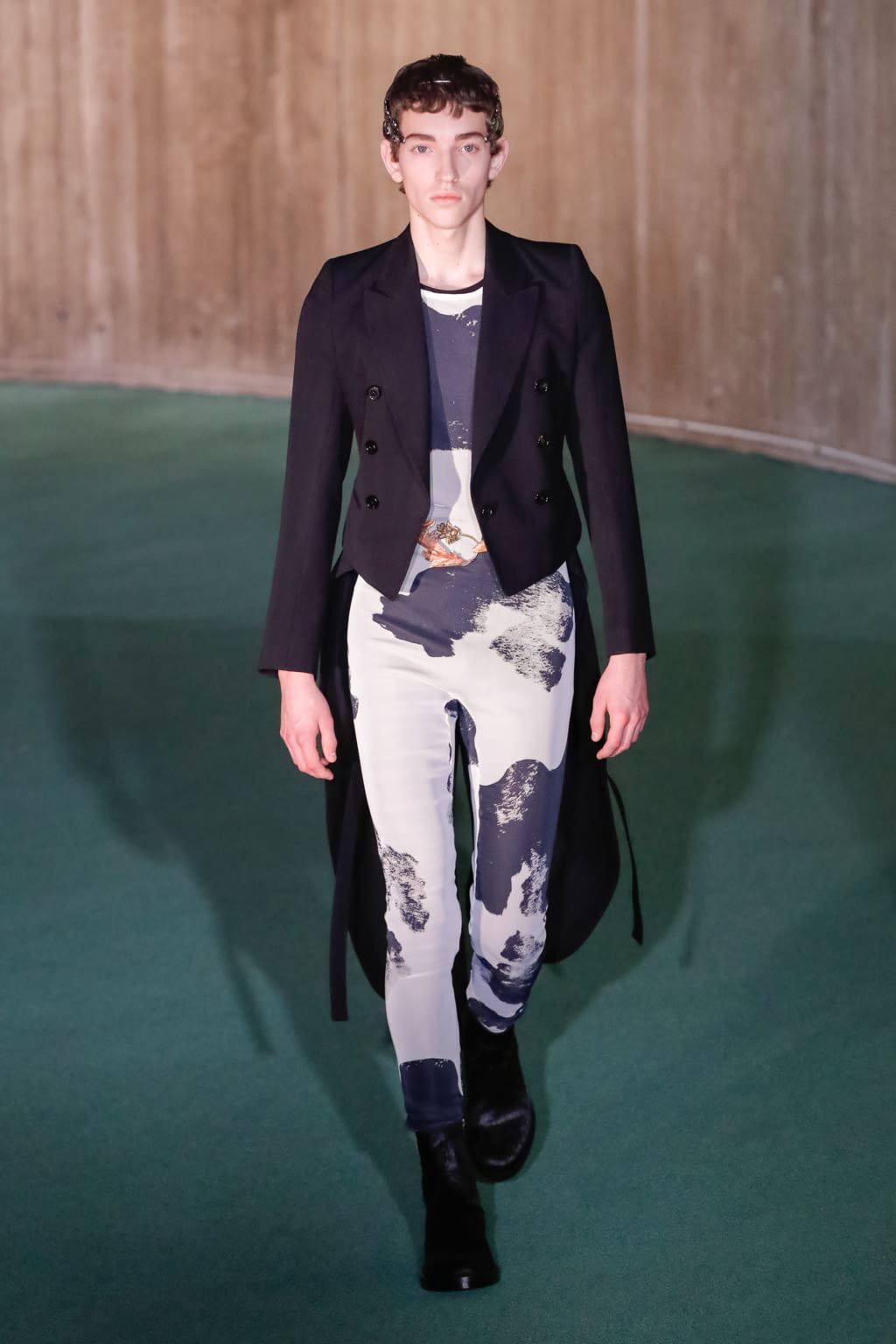 Fashion Week Paris Fall/Winter 2020 look 39 from the Ann Demeulemeester collection 男装