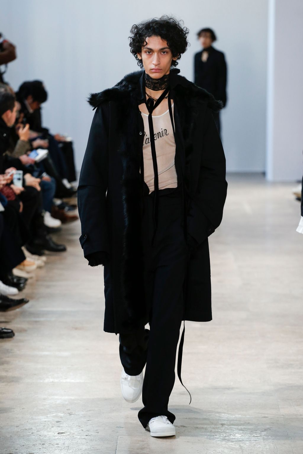 Fashion Week Paris Fall/Winter 2017 look 12 from the Ann Demeulemeester collection 男装