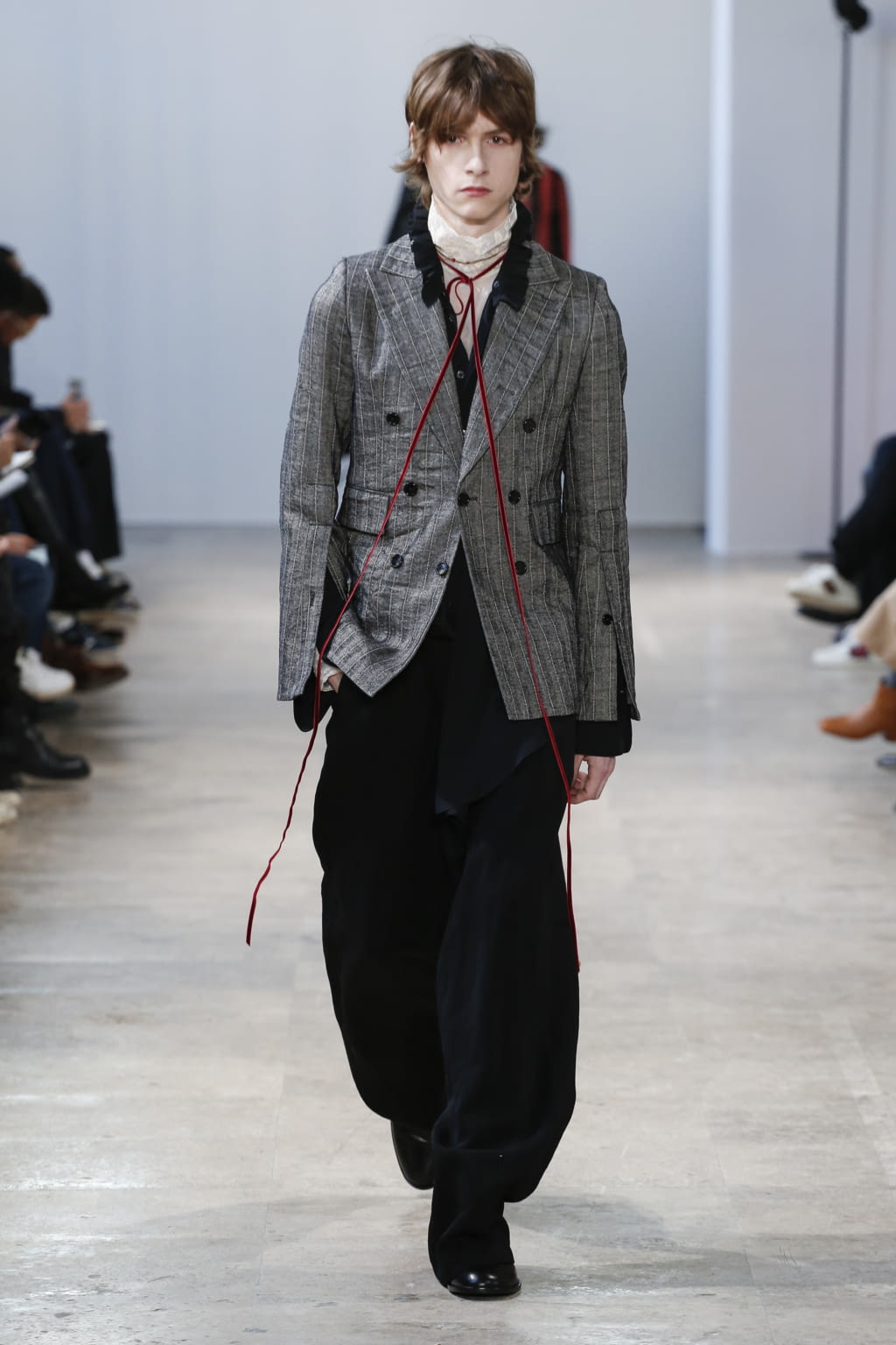 Fashion Week Paris Fall/Winter 2017 look 14 from the Ann Demeulemeester collection 男装