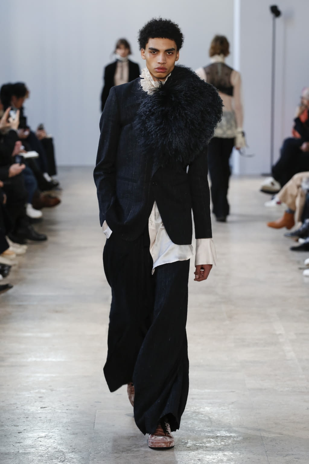 Fashion Week Paris Fall/Winter 2017 look 16 de la collection Ann Demeulemeester menswear