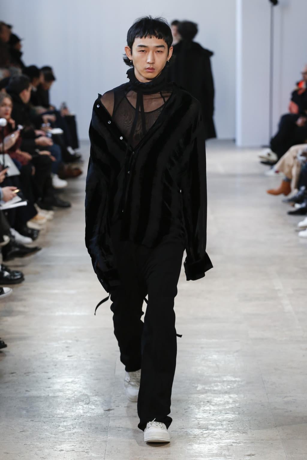 Fashion Week Paris Fall/Winter 2017 look 18 from the Ann Demeulemeester collection menswear