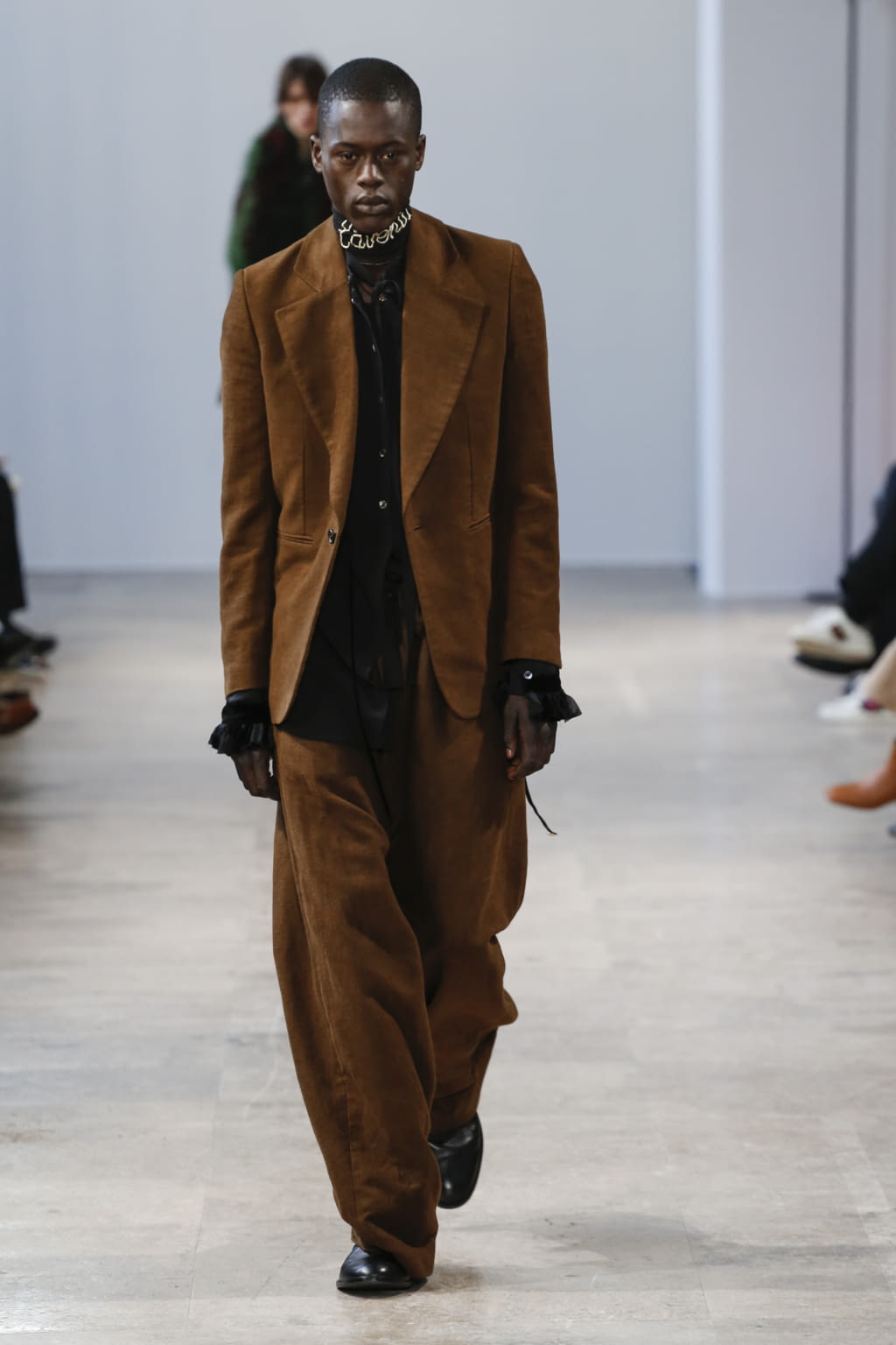 Fashion Week Paris Fall/Winter 2017 look 32 from the Ann Demeulemeester collection 男装