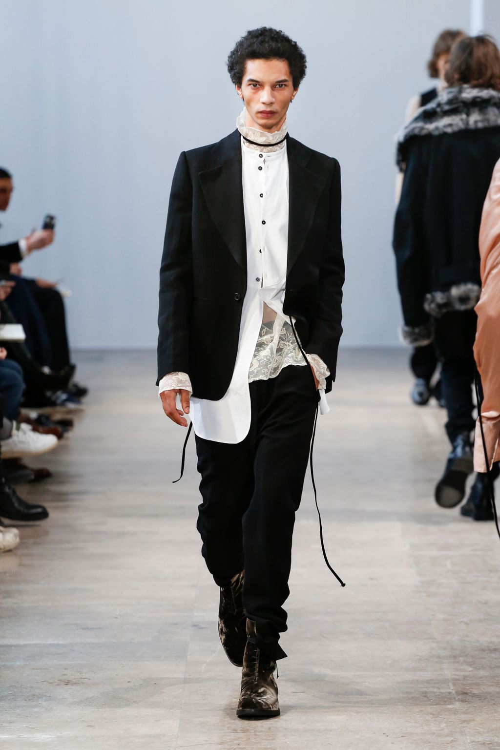 Fashion Week Paris Fall/Winter 2017 look 35 from the Ann Demeulemeester collection menswear