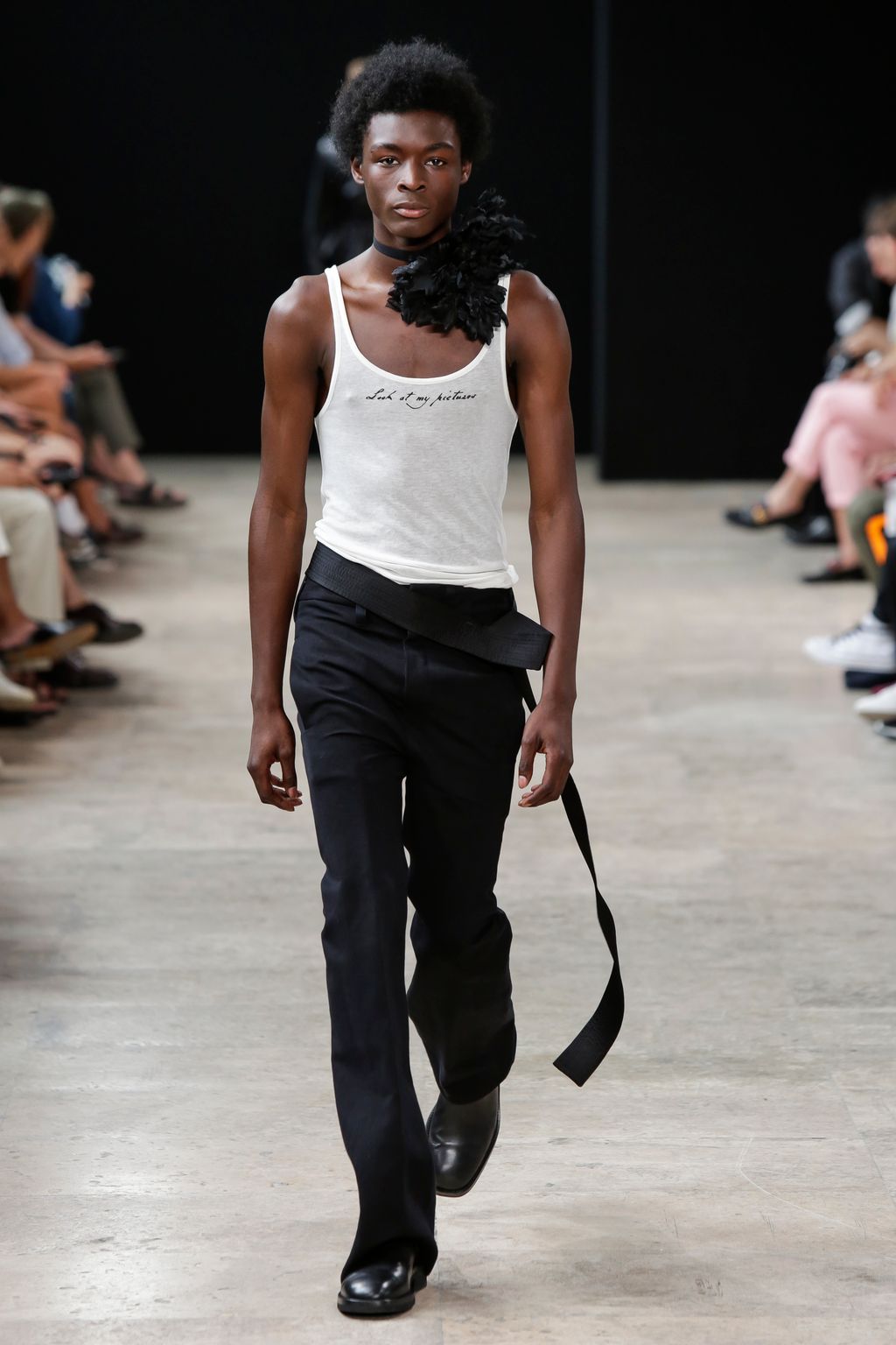 Fashion Week Paris Spring/Summer 2018 look 3 from the Ann Demeulemeester collection 男装