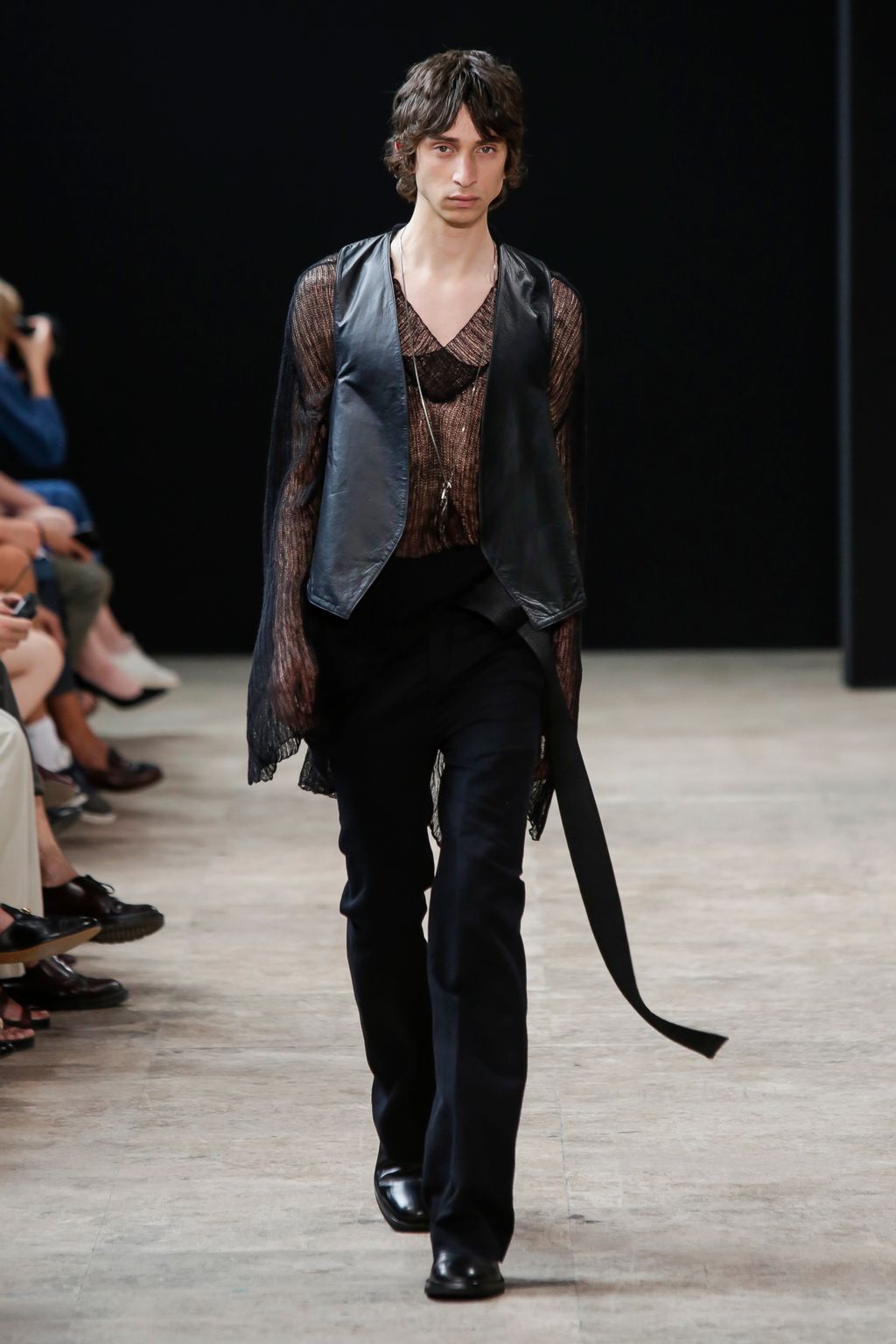 Fashion Week Paris Spring/Summer 2018 look 5 from the Ann Demeulemeester collection 男装