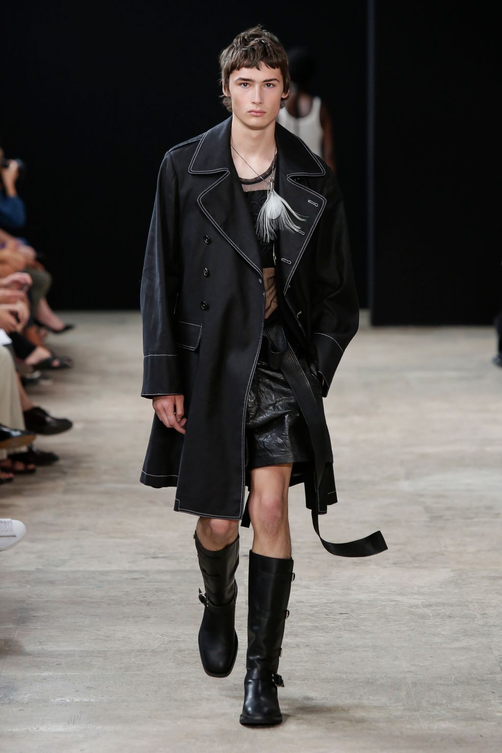 Fashion Week Paris Spring/Summer 2018 look 8 from the Ann Demeulemeester collection menswear