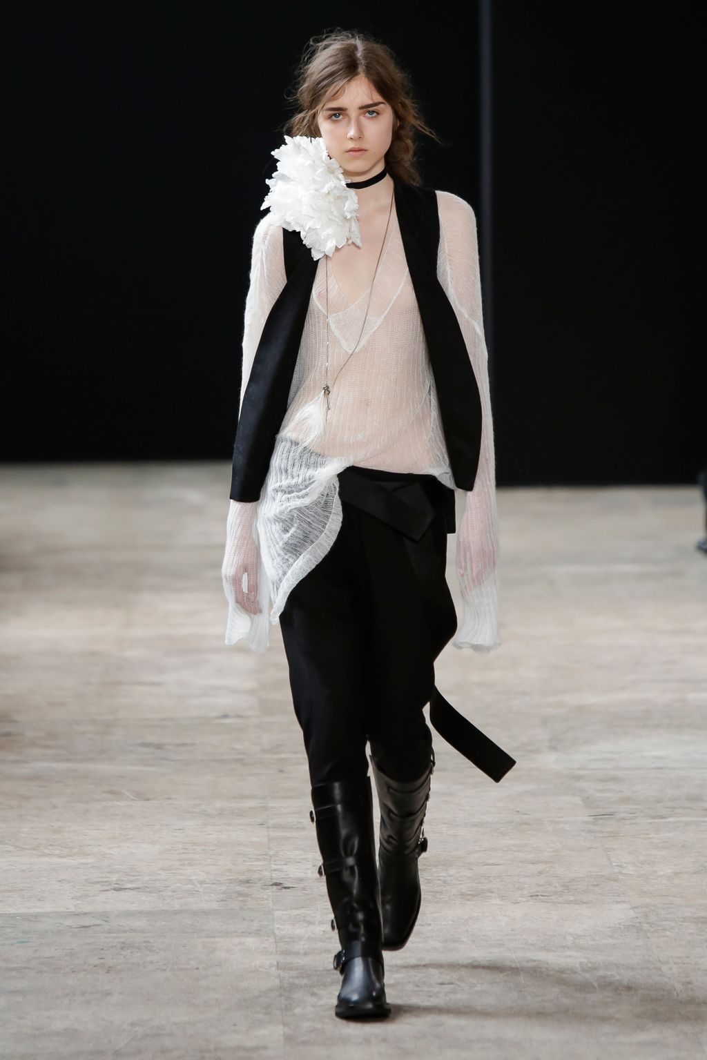 Fashion Week Paris Spring/Summer 2018 look 11 from the Ann Demeulemeester collection menswear