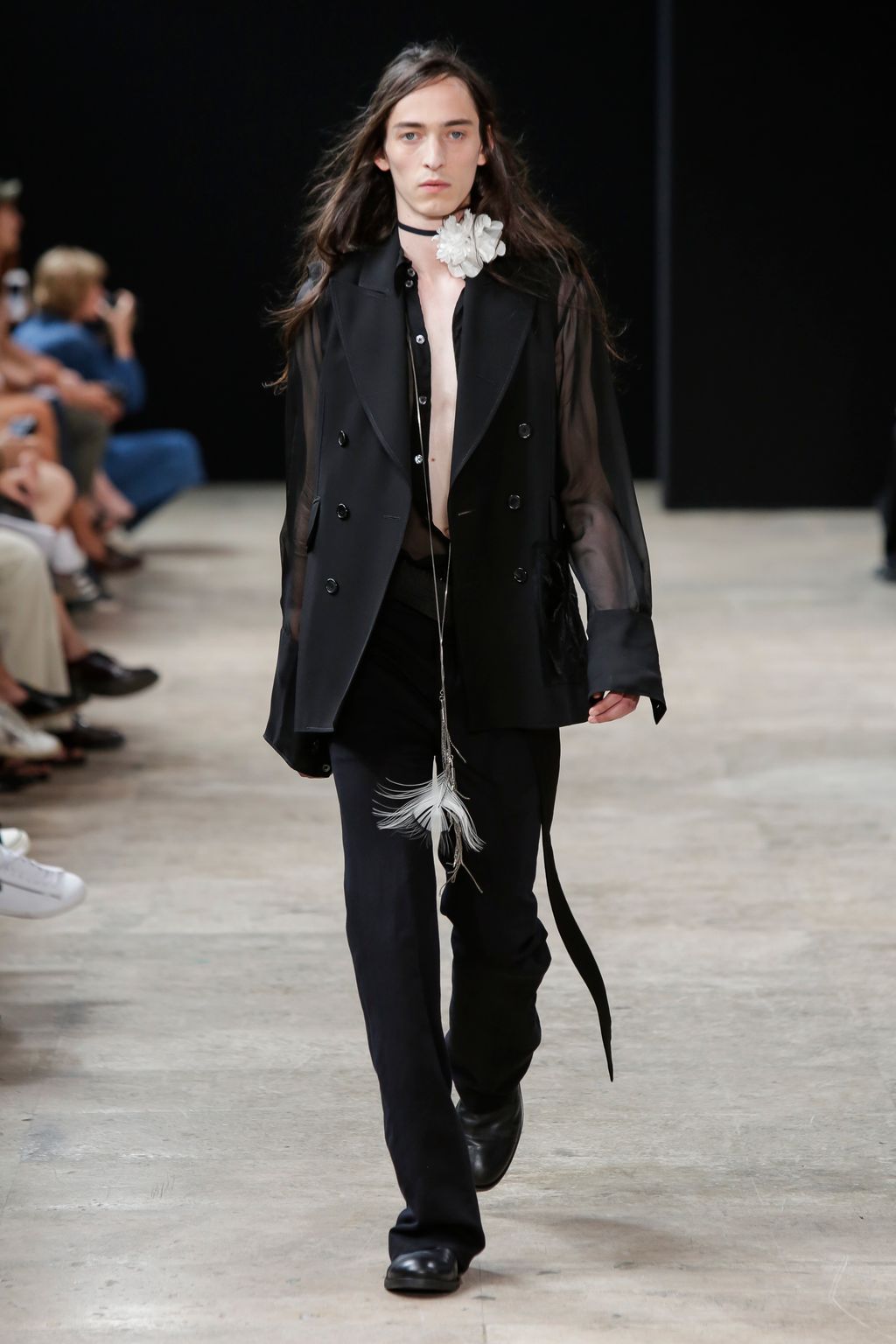 Fashion Week Paris Spring/Summer 2018 look 14 from the Ann Demeulemeester collection menswear
