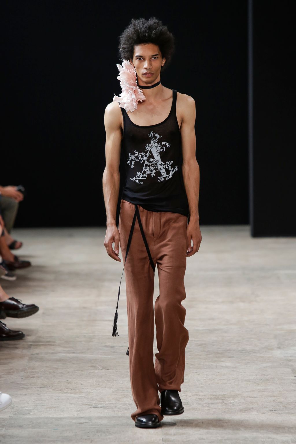 Fashion Week Paris Spring/Summer 2018 look 18 from the Ann Demeulemeester collection 男装