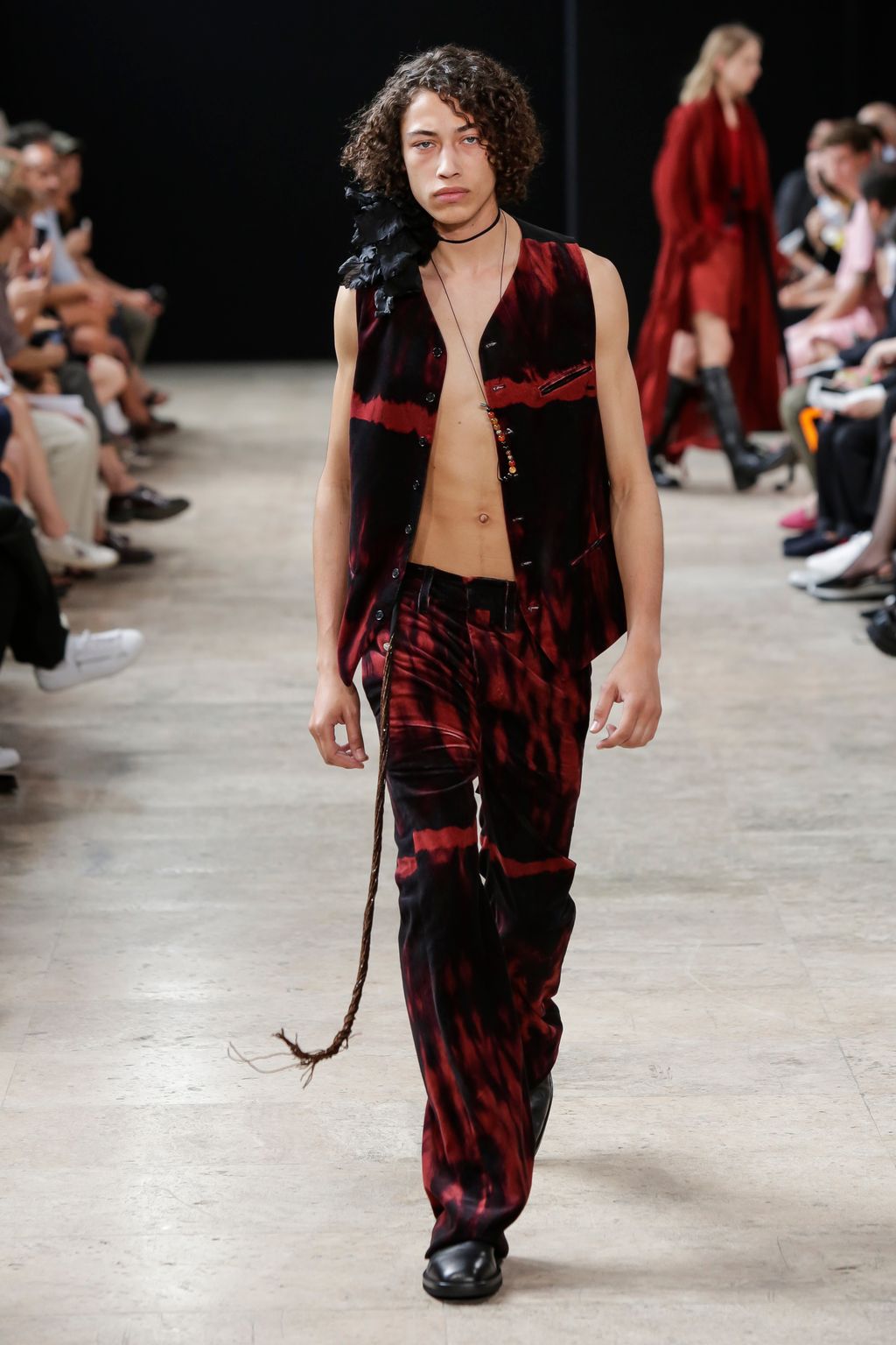 Fashion Week Paris Spring/Summer 2018 look 27 from the Ann Demeulemeester collection menswear