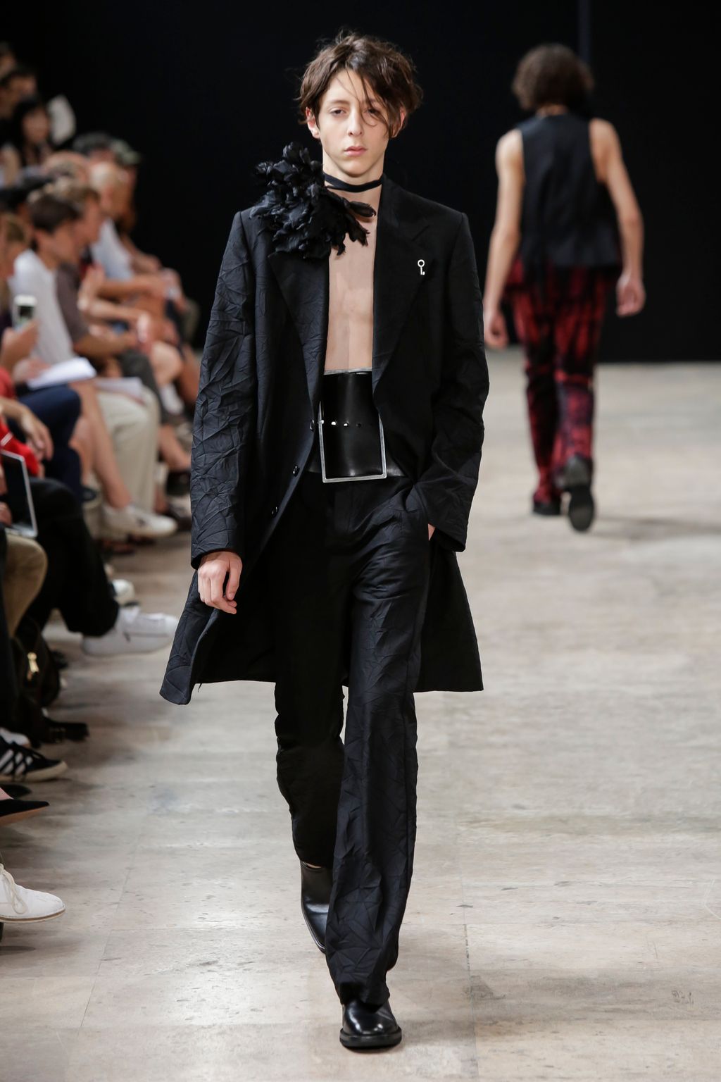 Fashion Week Paris Spring/Summer 2018 look 31 from the Ann Demeulemeester collection menswear