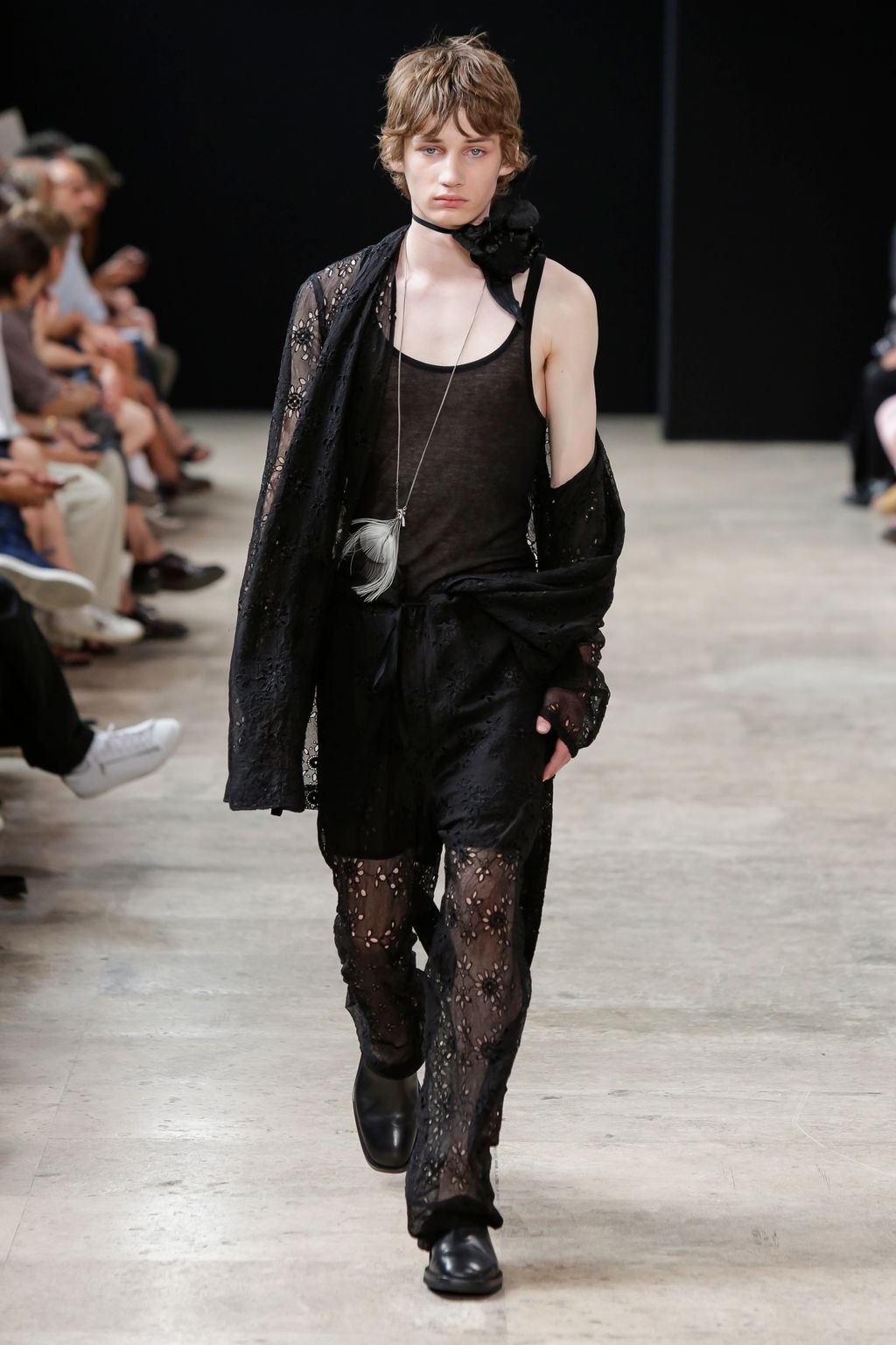 Fashion Week Paris Spring/Summer 2018 look 35 from the Ann Demeulemeester collection 男装