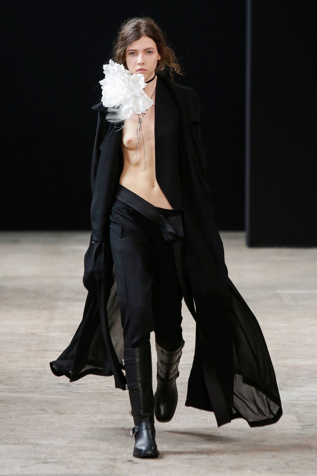 Fashion Week Paris Spring/Summer 2018 look 38 from the Ann Demeulemeester collection menswear