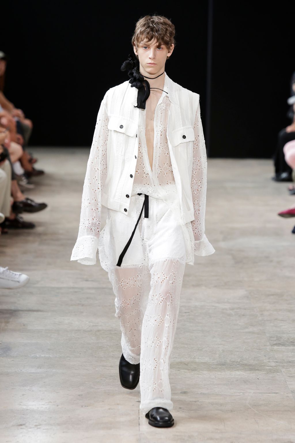 Fashion Week Paris Spring/Summer 2018 look 42 from the Ann Demeulemeester collection 男装