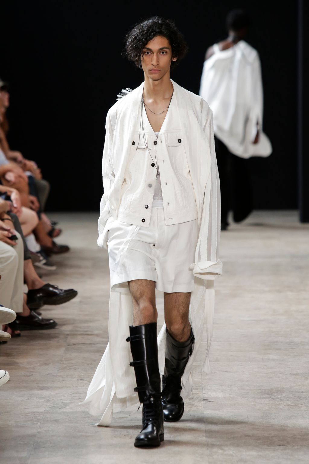 Fashion Week Paris Spring/Summer 2018 look 43 from the Ann Demeulemeester collection 男装
