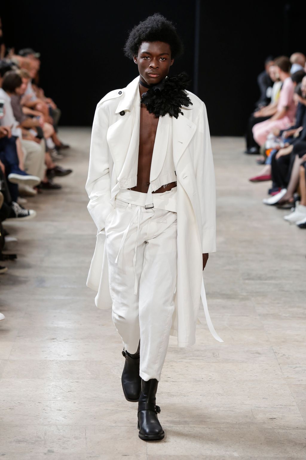 Fashion Week Paris Spring/Summer 2018 look 44 from the Ann Demeulemeester collection menswear