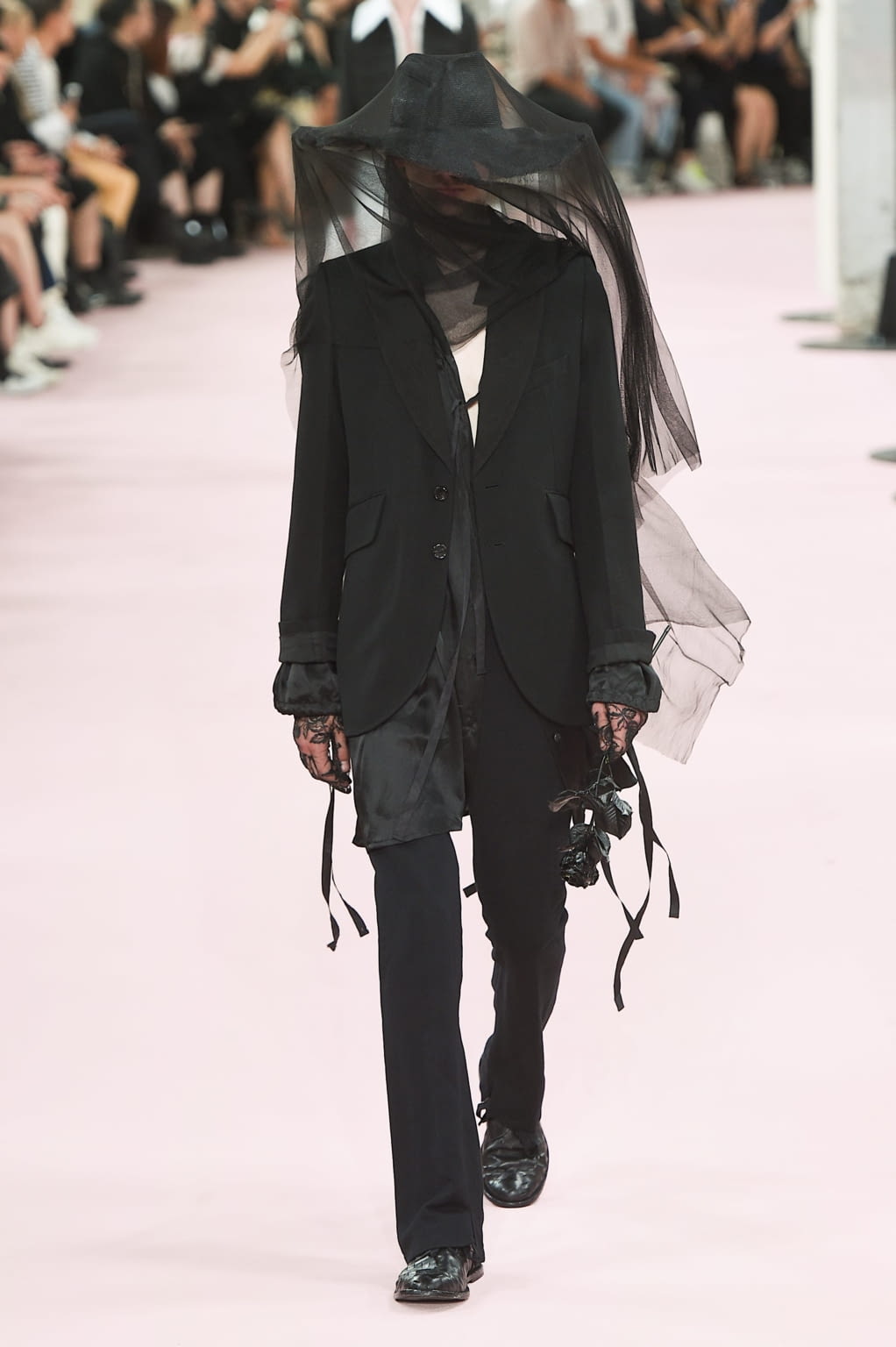 Fashion Week Paris Spring/Summer 2019 look 1 de la collection Ann Demeulemeester menswear