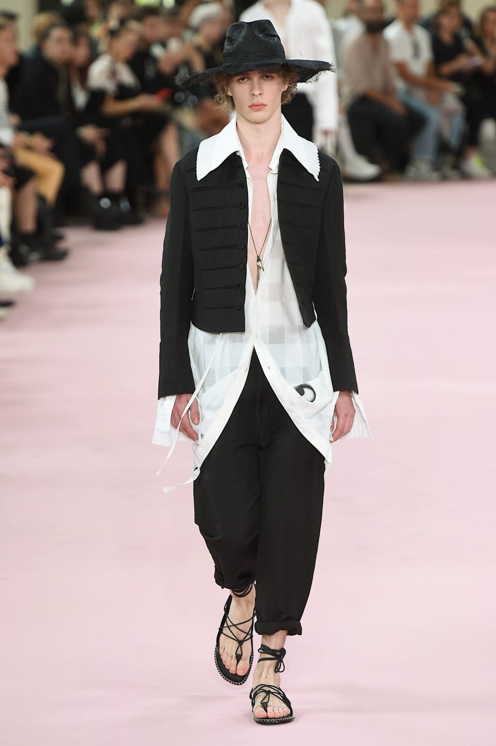 Fashion Week Paris Spring/Summer 2019 look 2 from the Ann Demeulemeester collection 男装