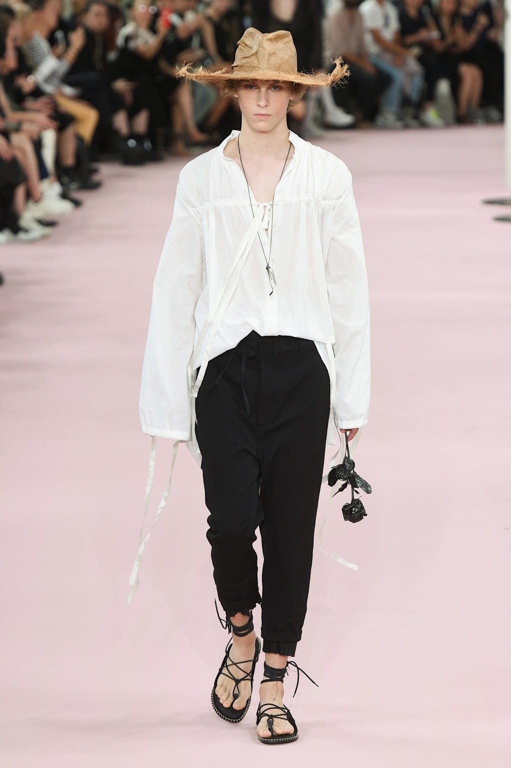 Fashion Week Paris Spring/Summer 2019 look 3 from the Ann Demeulemeester collection 男装